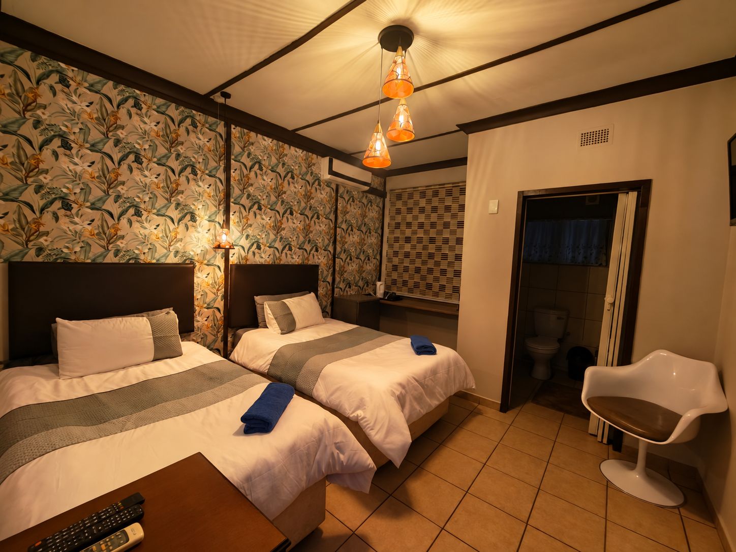 Lazy Daisy Lodge room 4